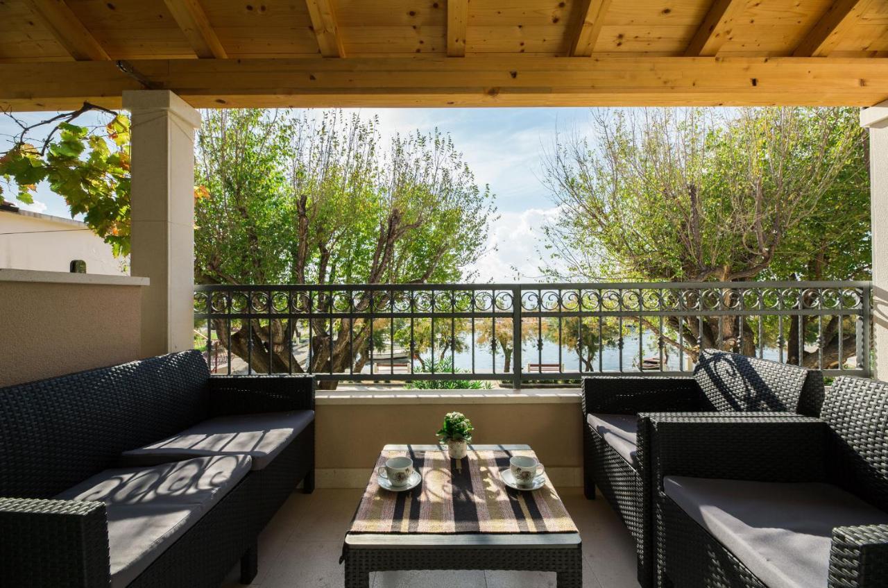 Duće Apartments Roko מראה חיצוני תמונה